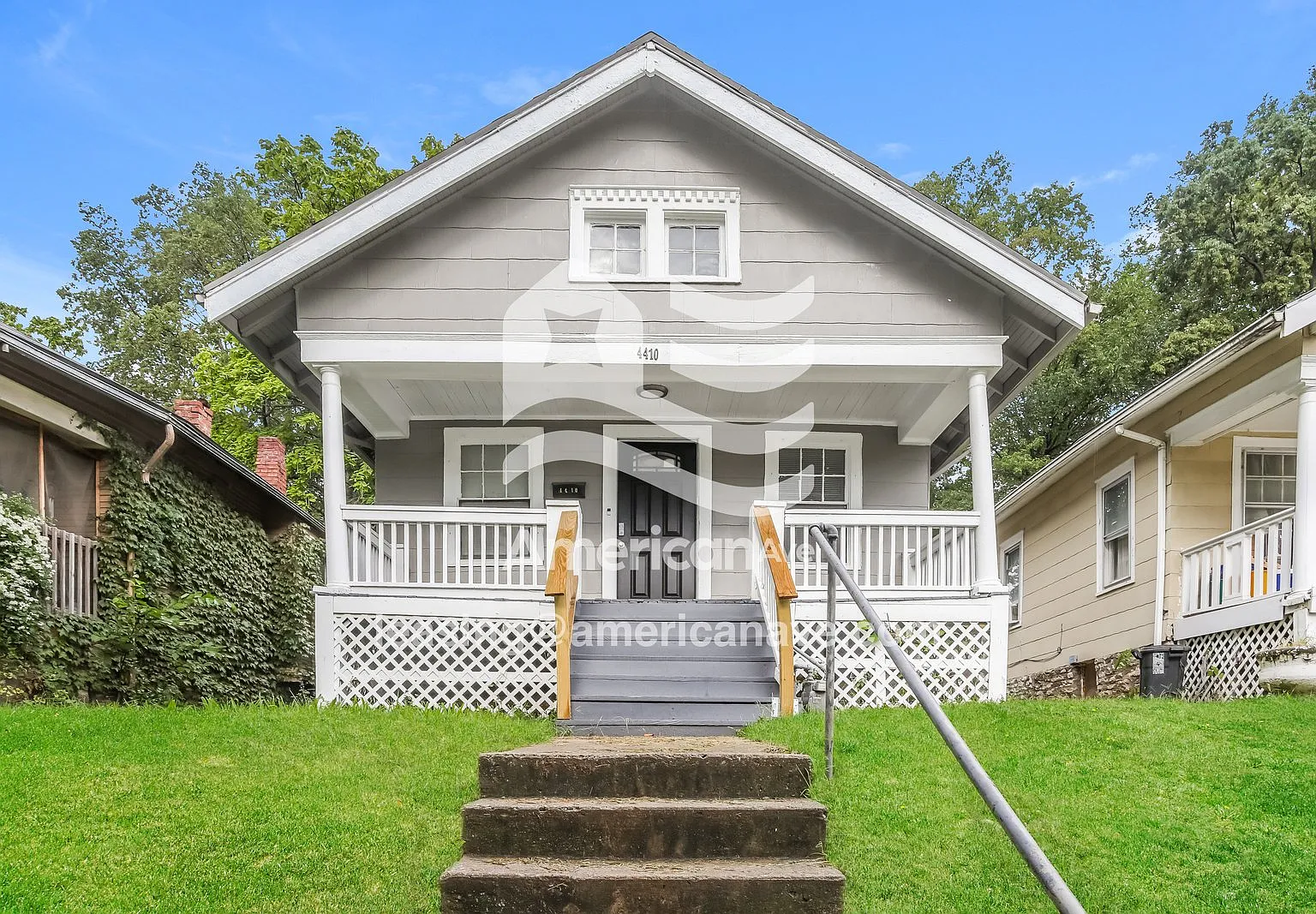 2 bed, 1.0 bath, 1012 sqft, $1,076 — Photo 1