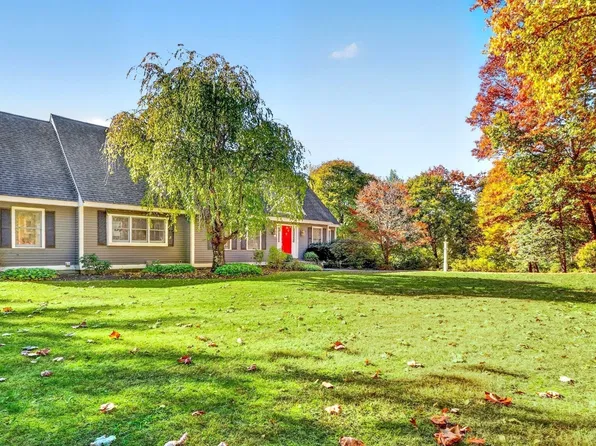 88 Esterbrook Rd, Acton, MA 01720