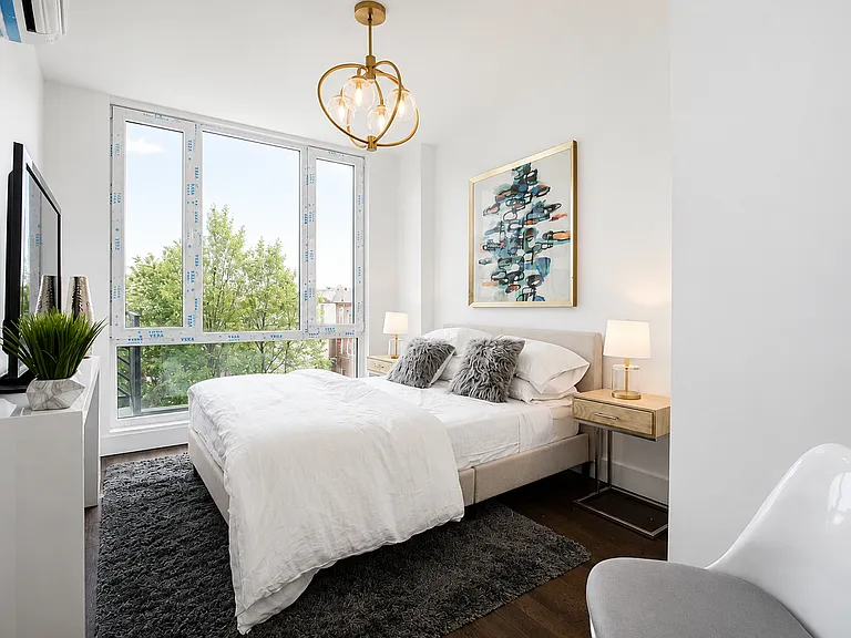 980 Halsey St #3C — Photo 1