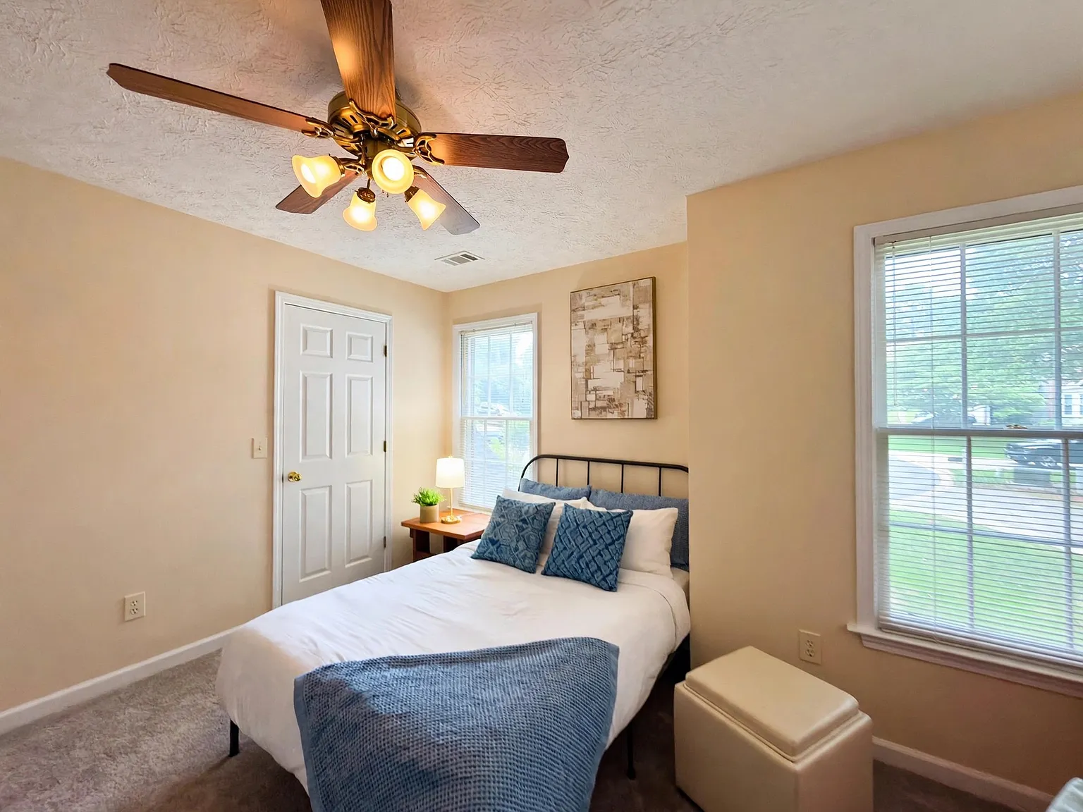 6 bed, 3536 sqft, $3,100 — Photo 2