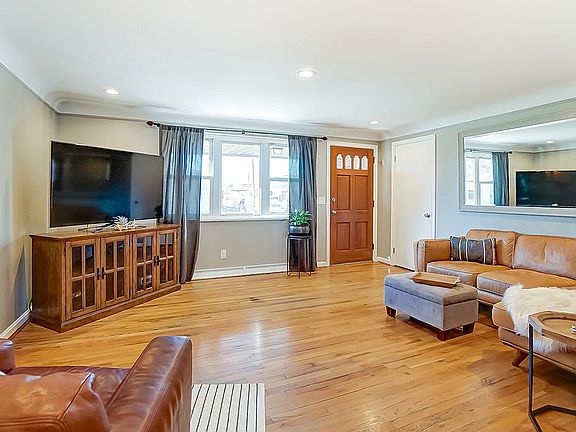 5th image of 5651 Lauderdale Dr
