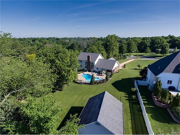 4th image of 2596 Bluffwood Dr