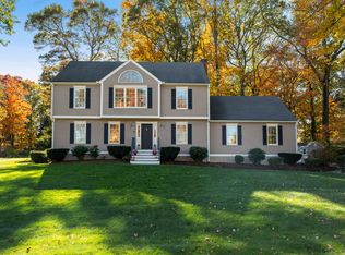 49 Riverside Dr, Branford, CT 06405