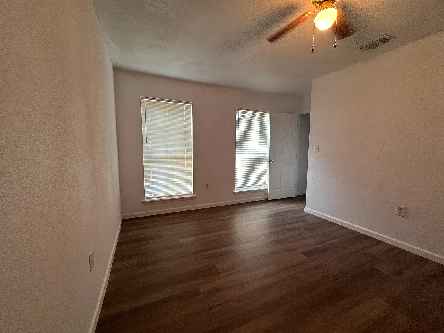 3 bed, 2.5 bath, 1610 sqft, $1,675 — Photo 3