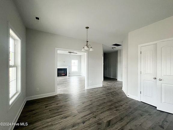 5th image of 615 Carmel Drive