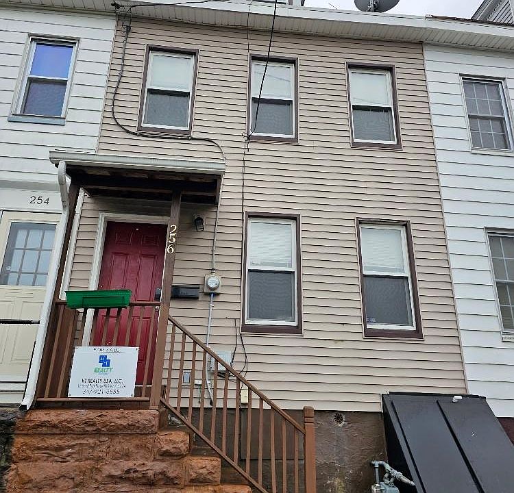 1st image of 256 W Saint Joseph St
