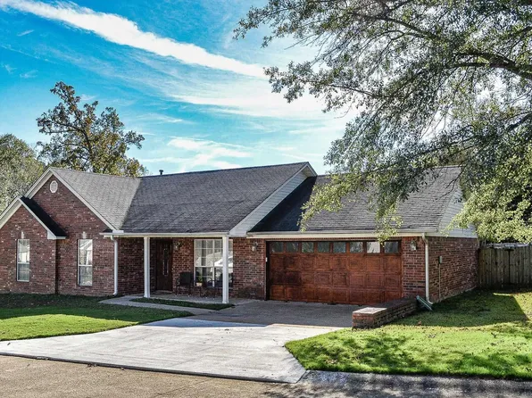 2606 Cherry Crossing Dr, Benton, AR 72015