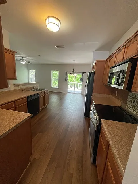 2 bed, 2.5 bath, 1520 sqft, $1,850 — Photo 4