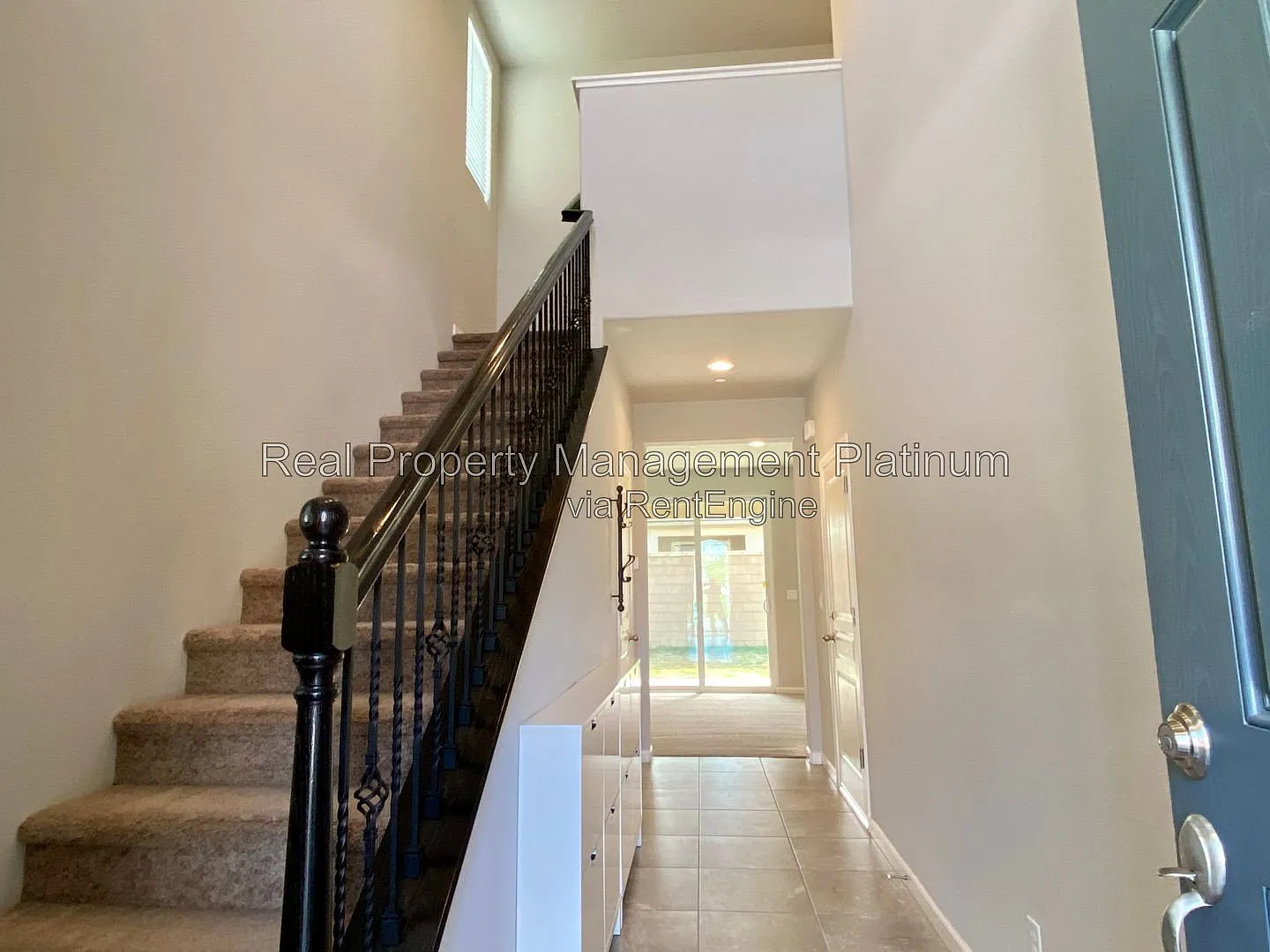 3 bed, 2.5 bath, 1398 sqft, $2,295 — Photo 2