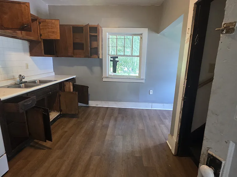 1303 E Hickory St — Photo 7