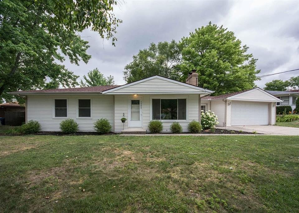 1st image of 1300 Meadowlane Dr SE