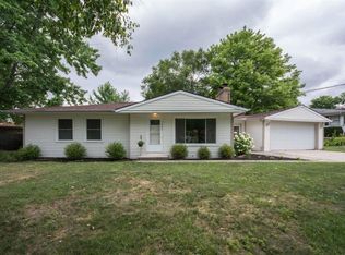 1300 Meadowlane Dr SE, Kentwood, MI 49508