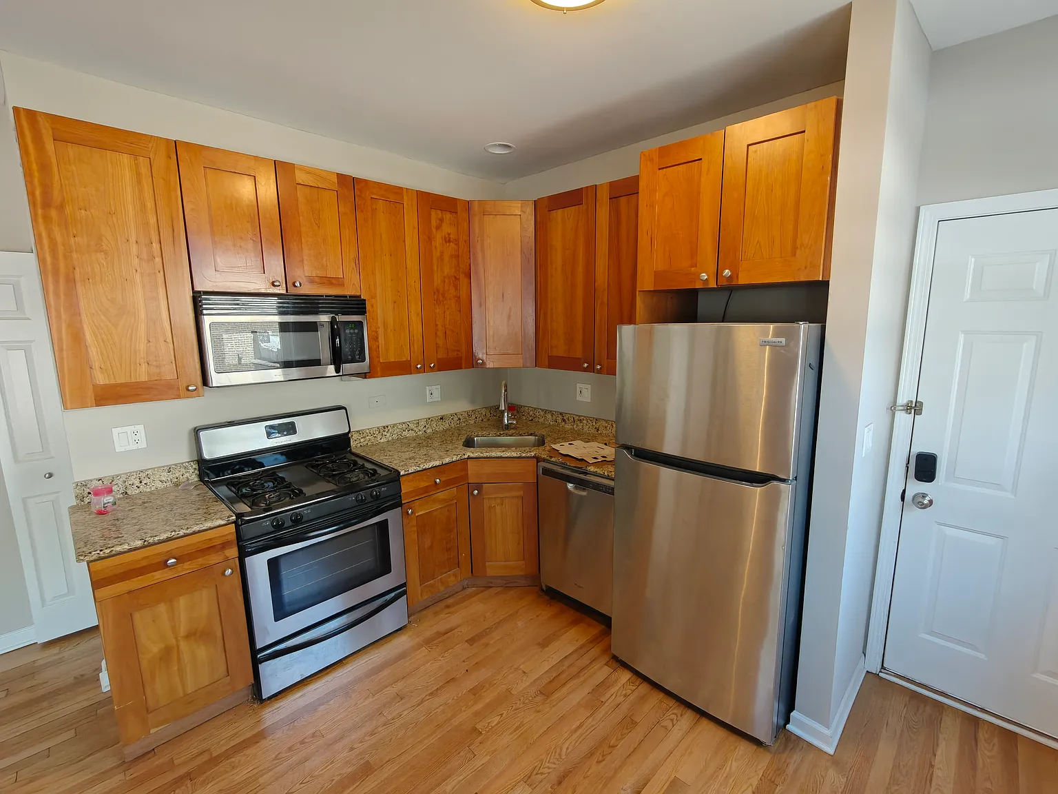 3 bed, 1200 sqft, $2,850 — Photo 1