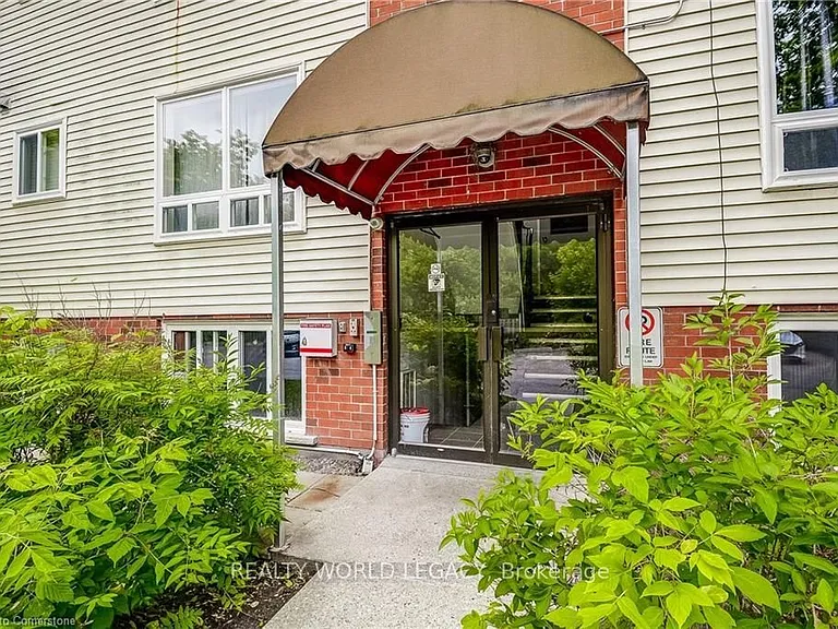119 Cedar St S #8 — Photo 2