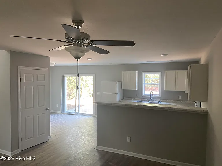 210 Jordan Ln — Photo 13