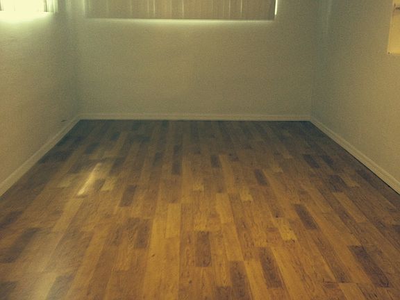 5th image of 420 Merydith Way S