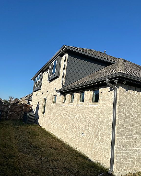 1st image of 444 S Hill Dr