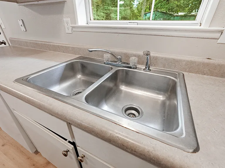 90 Andrews Ave — Photo 19