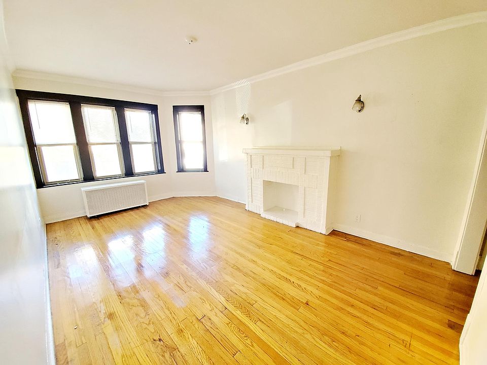 1st image of 4801 N Washtenaw Ave #3