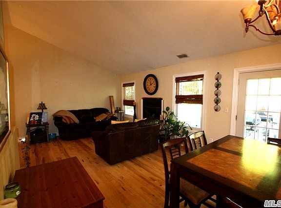 3rd image of 3 Hayes Ln
