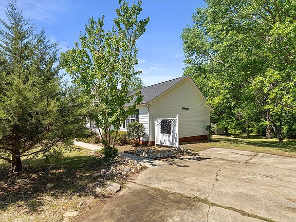 5th image of 105 McCoy Dr