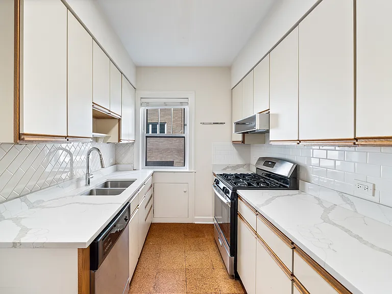 721 Foster St #1W — Photo 22
