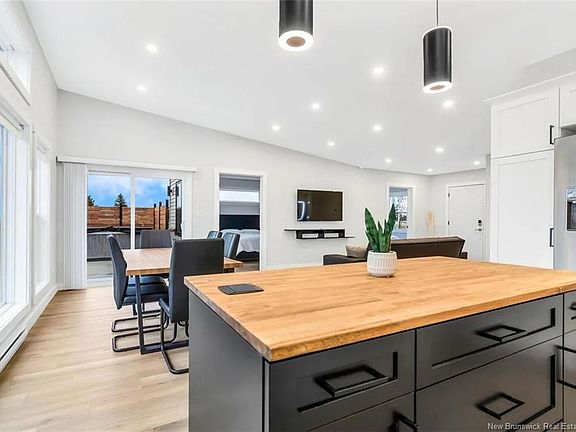 3rd image of 99 York St #97