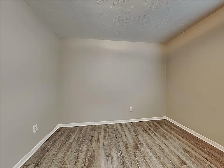 16326 Royal Fort Ln — Photo 12