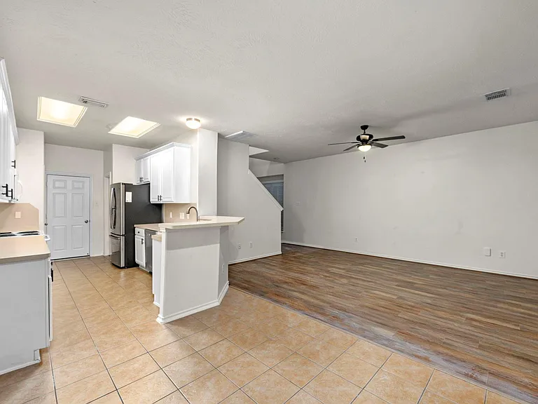 12475 Saratoga Woods Ln — Photo 9