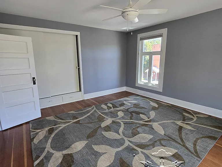 210 N Auburn St — Photo 36