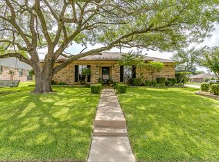 2300 Autumn Dr, Carrollton, TX 75006