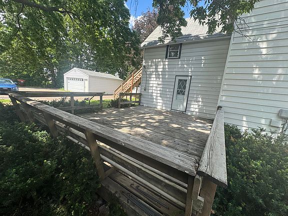 3rd image of 128 4th Ave S