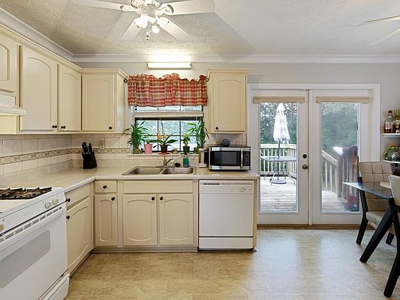 4th image of 5942 Sierra Dr