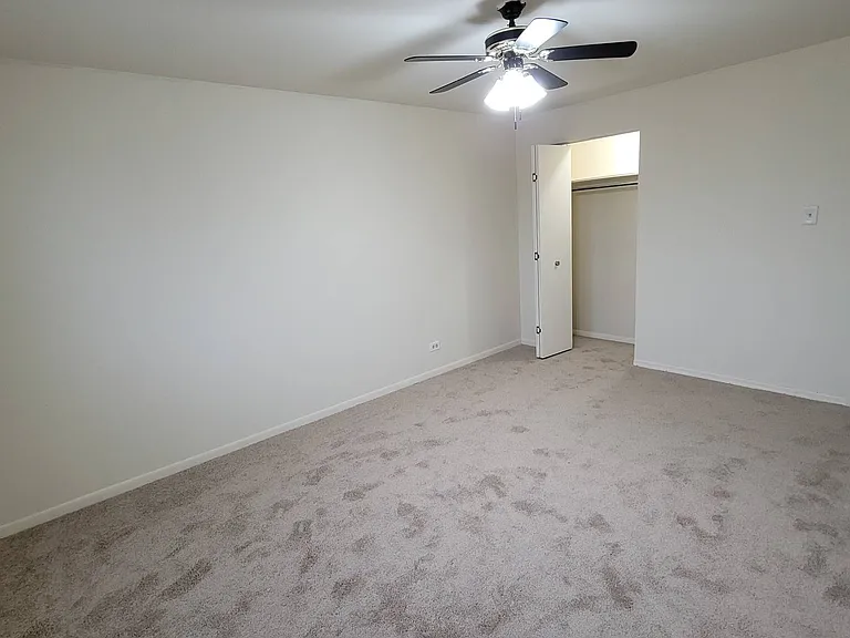 9937 S Cicero Ave #405 — Photo 12