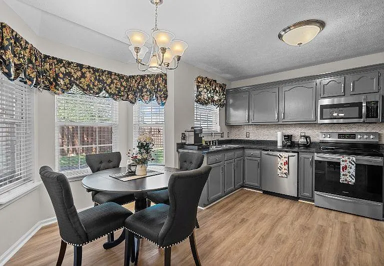 4401 Southfield Ct — Photo 5