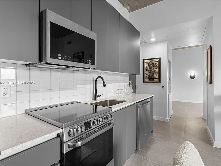 315 NW 32nd St #302 — Photo 5