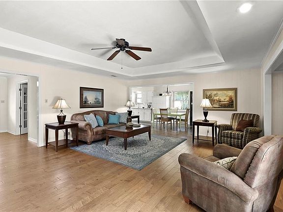 5th image of 125 Village Estates Dr