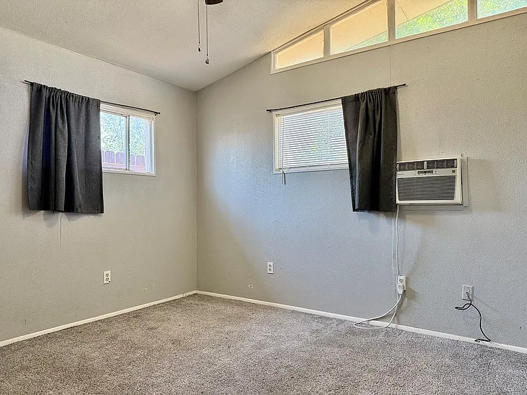 112 S Eisenhower Dr — Photo 21