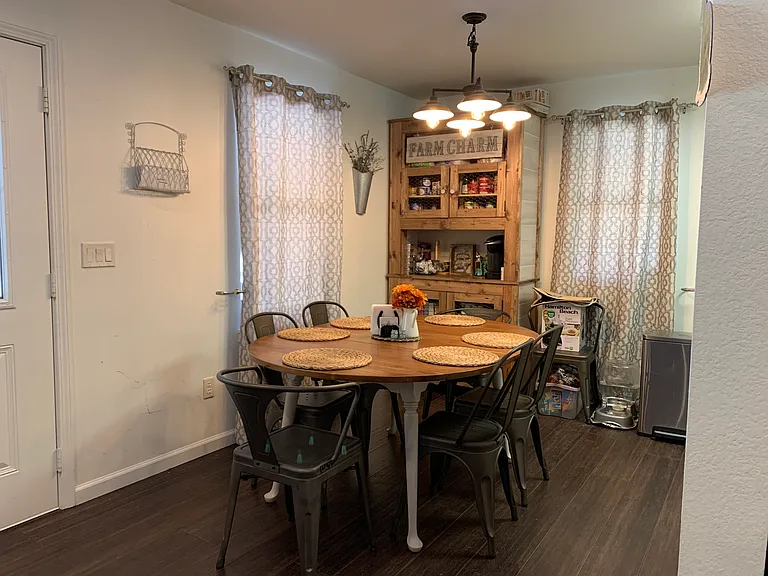 1102 Maple Dr — Photo 3