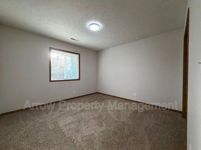 535 S Oak St #1 — Photo 6