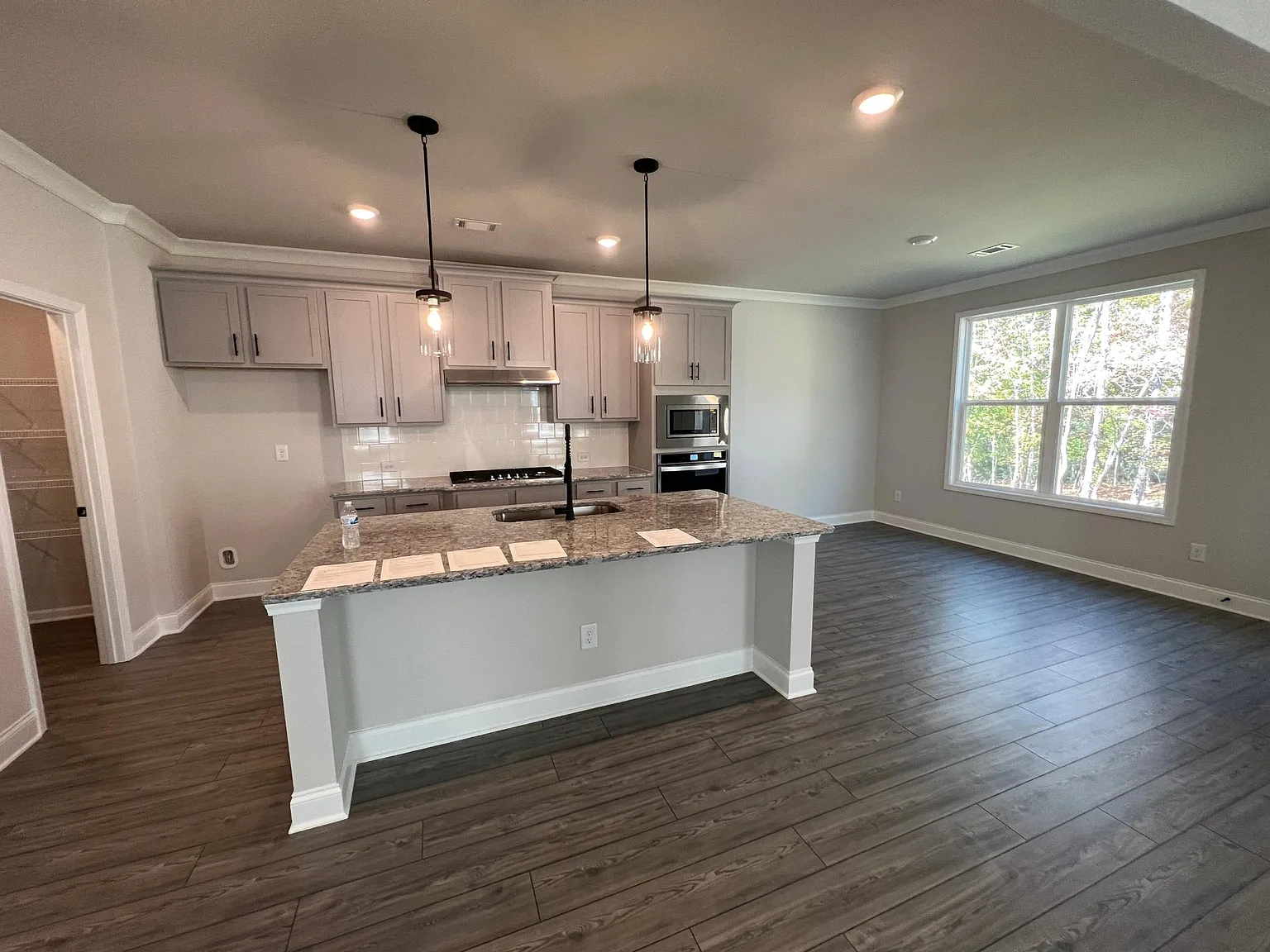 4 bed, 2.5 bath, 2375 sqft, $2,700 — Photo 4