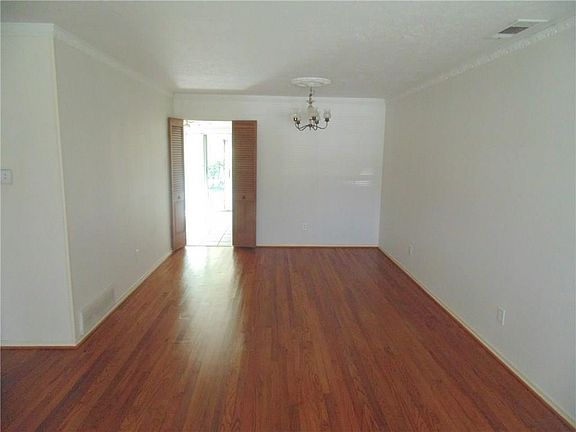 5th image of 11126 Joymeadow Dr