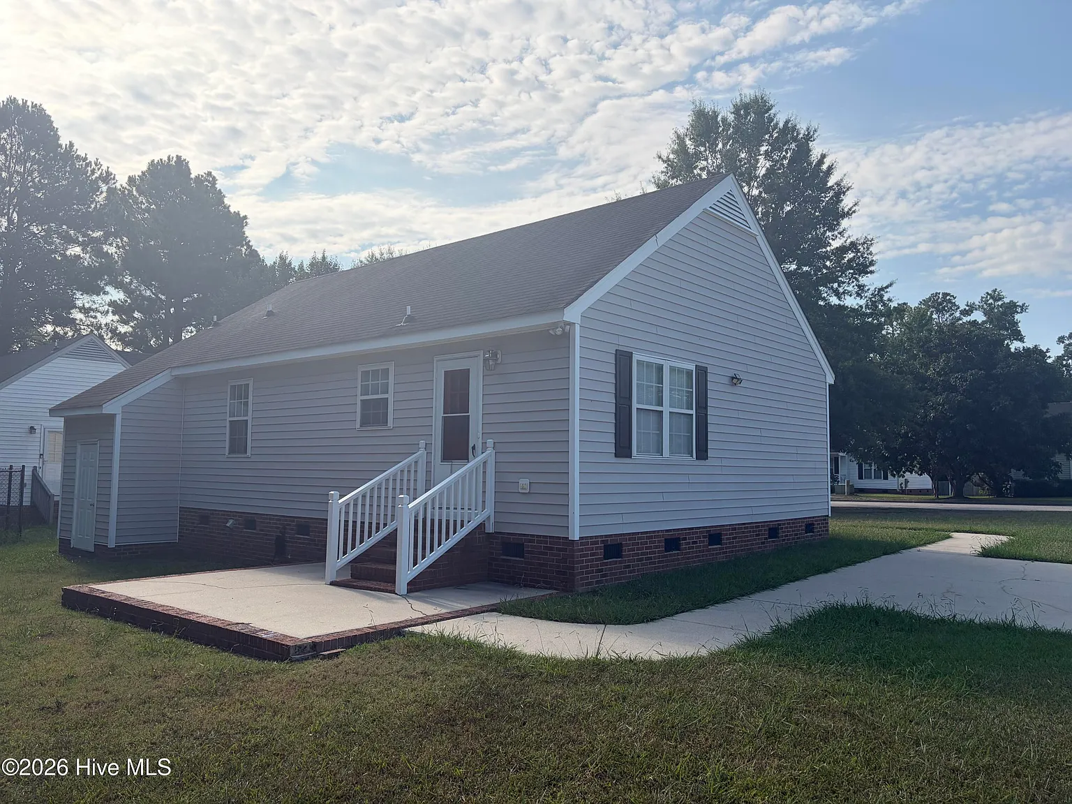 3 bed, 2.0 bath, 1192 sqft, $1,750 — Photo 3