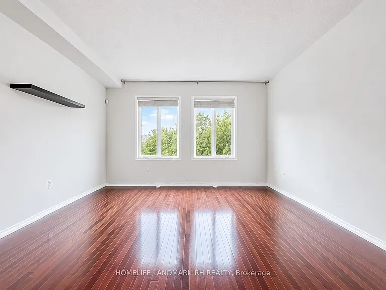 5 Coburg Cres — Photo 2