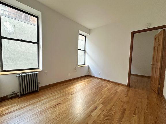 3rd image of 146 E 98th St APT 28