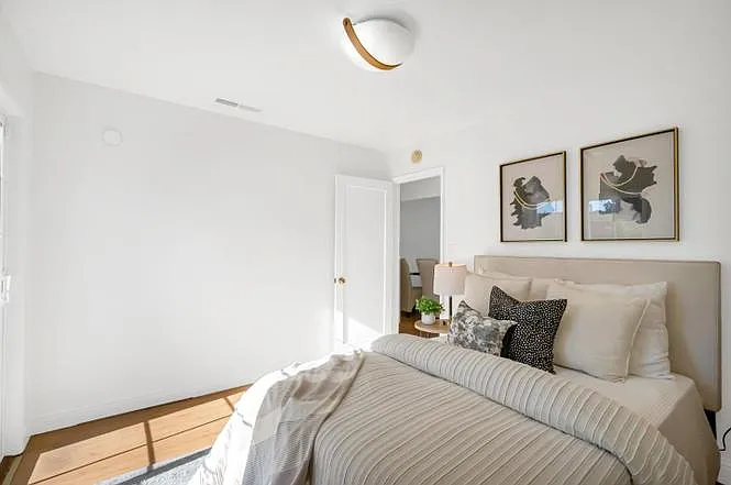 389 Lastreto Ave — Photo 17