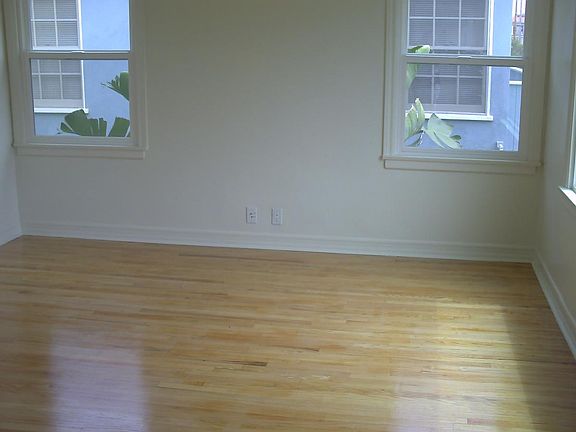 3rd image of 2828 Grand Canal