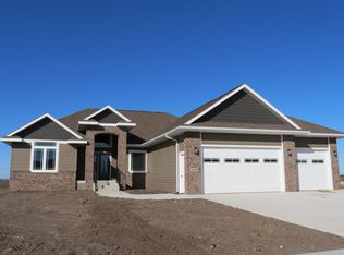 1316 Vail Cir, Brookings, SD 57006