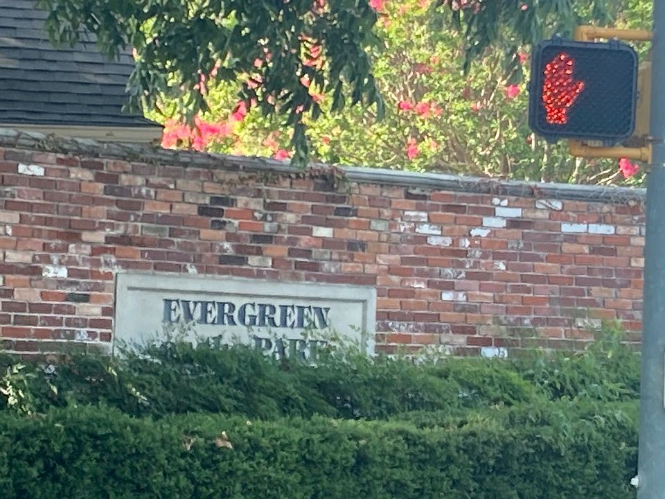 2nd image of 1006 Village Green Ct