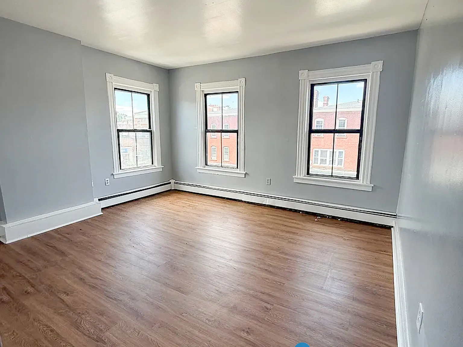 2 bed, 1000 sqft, $1,350 — Photo 3